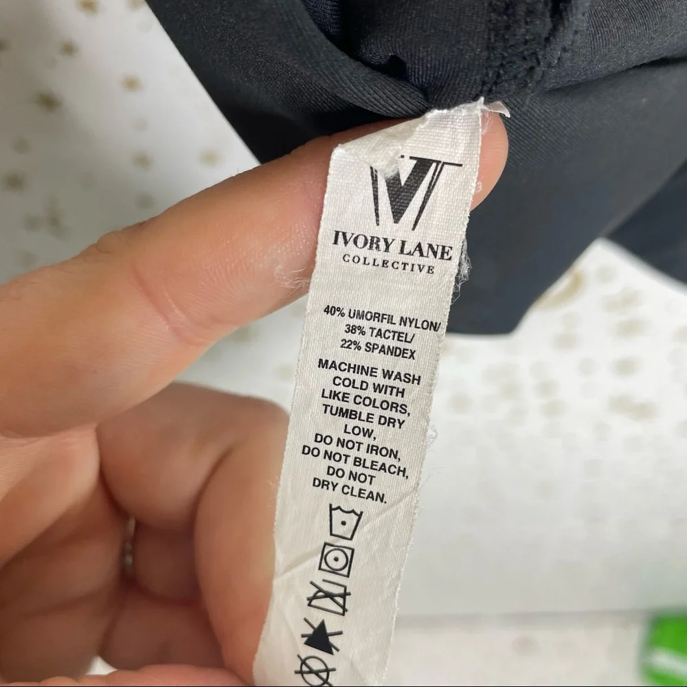IVL | Chi Chi Power V-Back Scoop Neck Sports Bra Black Cheetah Print Size 4